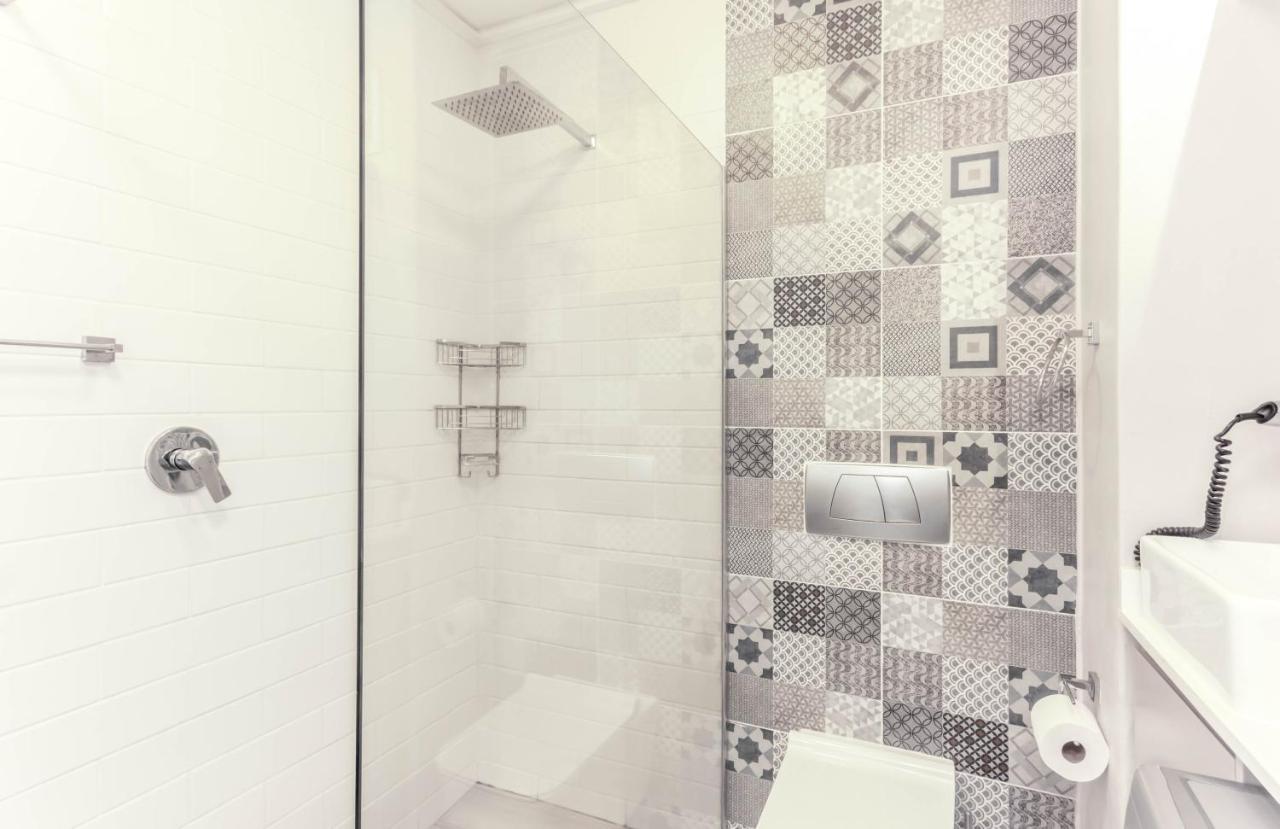 Lagoon 227a By Ctha * Cape Town